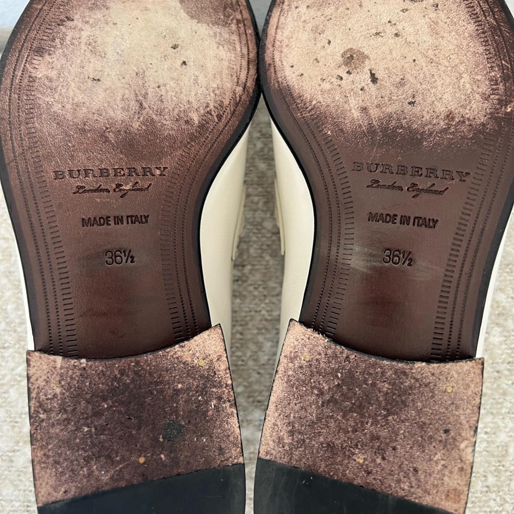 Burberry White Leather Chain Loafers - Picture 5 of 7